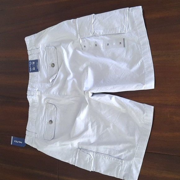 Brand new men's gray cargo shorts by Nautica. Waist - 34 ; Inseam - 10in. - Picture 5 of 5